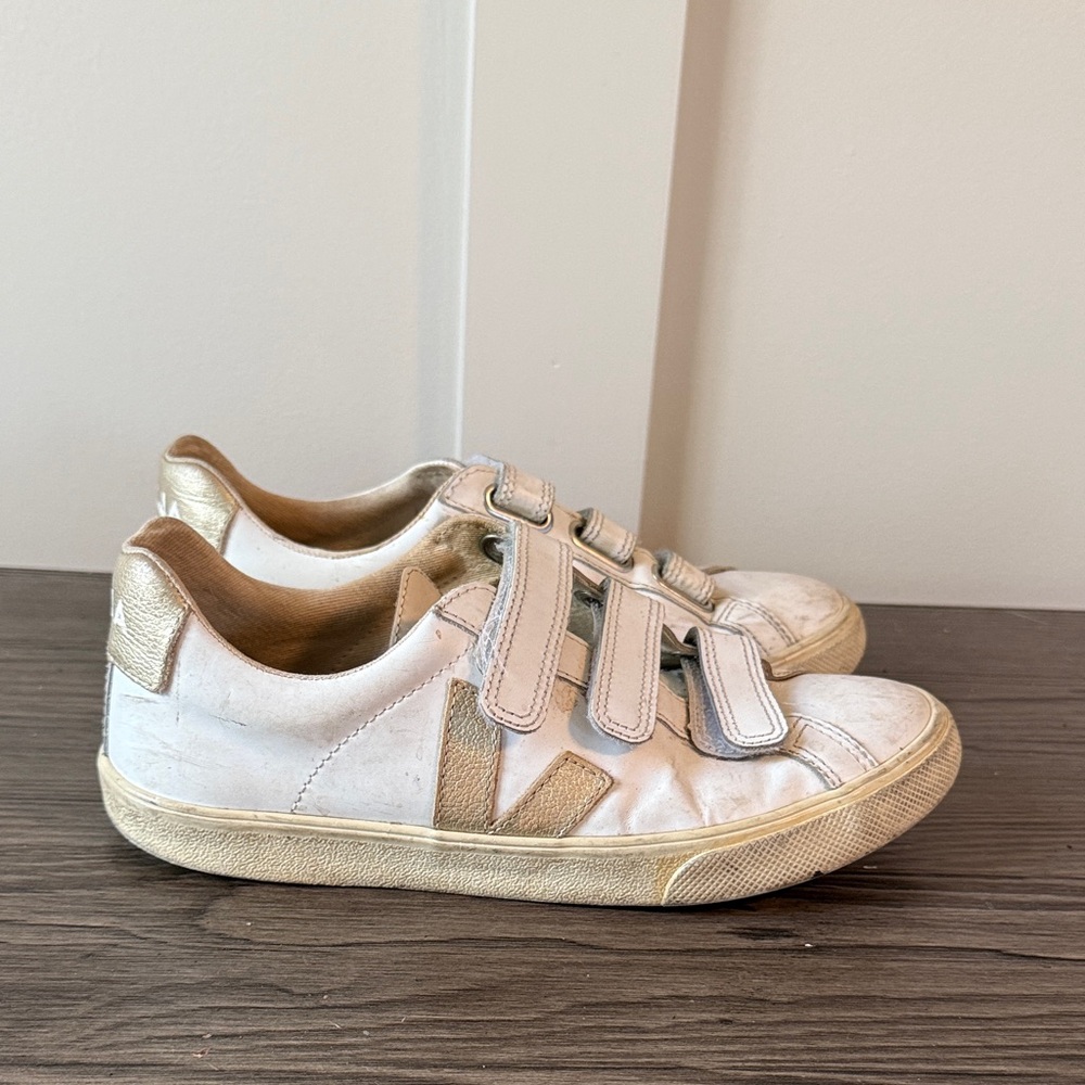 Veja Recife Logo Chromefree Leather White Grey Strap Women Casual
